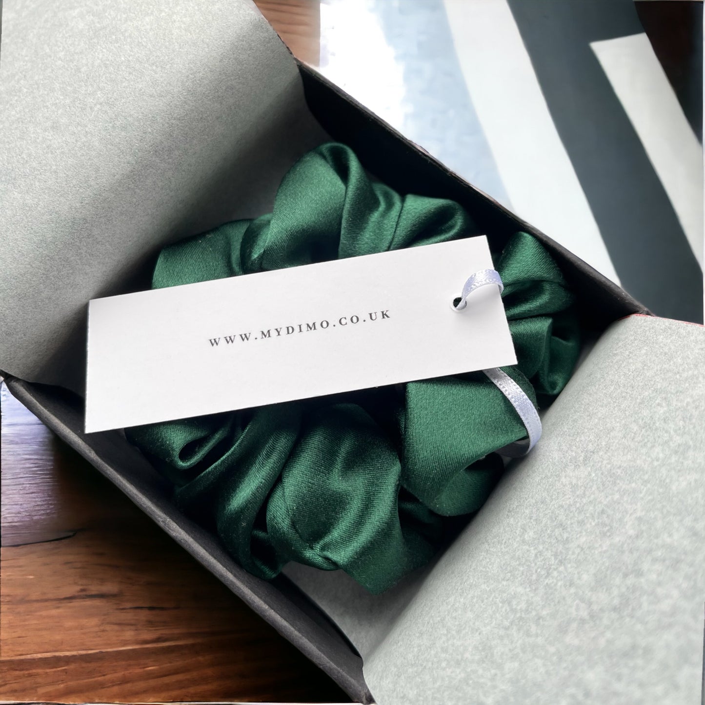 dimo silk scrunchie emerald green, gift box